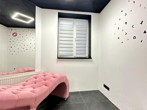 комерційна за адресою Братська вул., 24