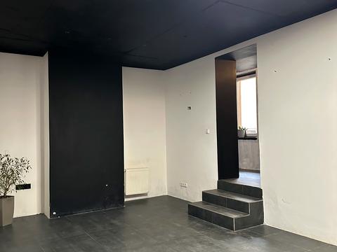 комерційна за адресою Братська вул., 24