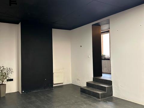 комерційна за адресою Братська вул., 24