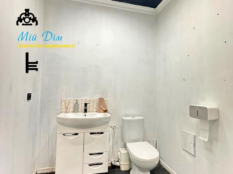 комерційна за адресою Братська вул., 24