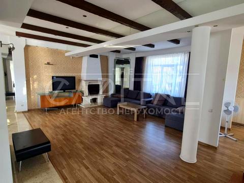 будинок за адресою Уласа Самчука вул. (Столєтова)