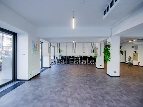 комерційна за адресою Володимирська вул., 82-А