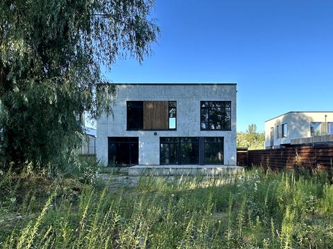 будинок за адресою Космонавтів