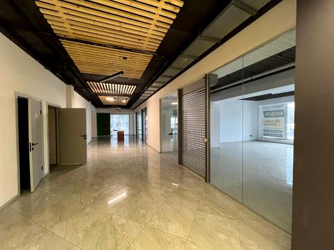 комерційна за адресою Княгинин вул., 15