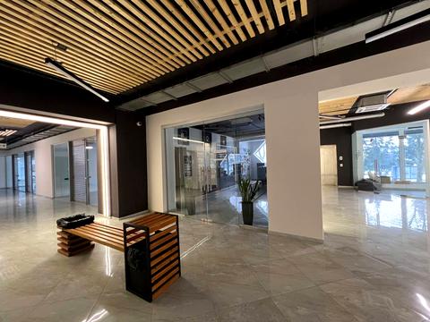 комерційна за адресою Княгинин вул., 15