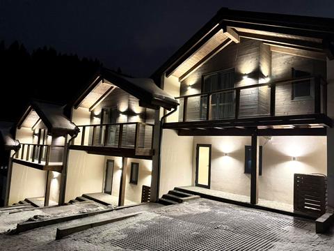 дом по адресу Карпатская ул.