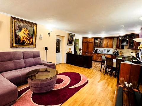 квартира за адресою Київ, Драгоманова вул., 44-А