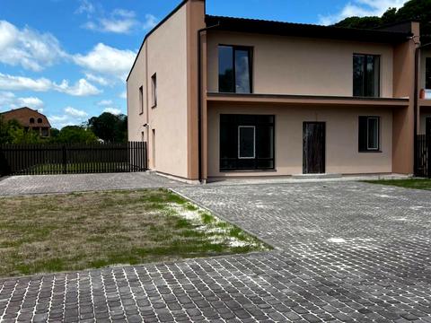 будинок за адресою Вишнева вул.