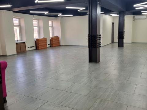 комерційна за адресою Героїв Майдану пл., 1