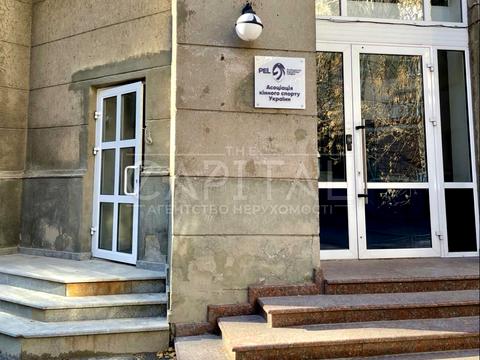 комерційна за адресою Круглоуніверситетська вул., 18/2