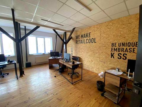 комерційна за адресою Львів, Уманська вул., 25