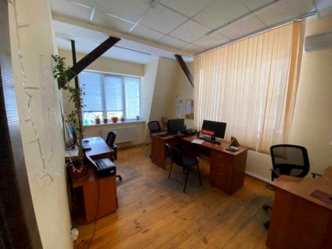 комерційна за адресою Львів, Уманська вул., 25