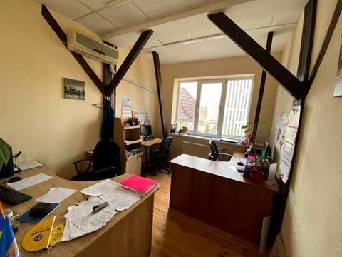 комерційна за адресою Львів, Уманська вул., 25