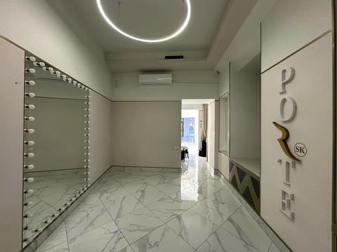 комерційна за адресою Дмитра Яворницького просп. (Карла Маркса), 51