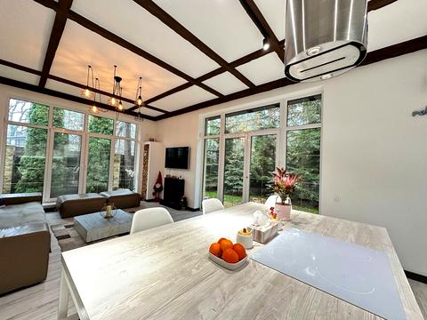 дом по адресу Евгения Коновальца ул.