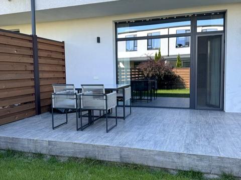 будинок за адресою с. Нові Петрівці, Озерна