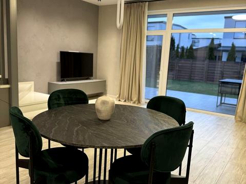 будинок за адресою с. Нові Петрівці, Озерна