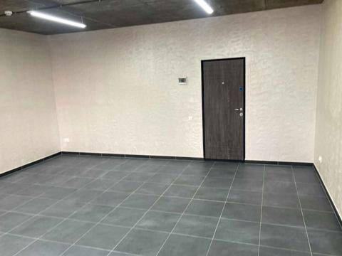 комерційна за адресою Пілотська вул., 10