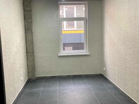 комерційна за адресою Пілотська вул., 10