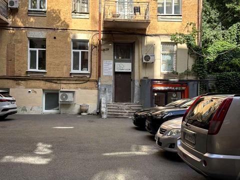 комерційна за адресою Київ, Басейна вул., 3