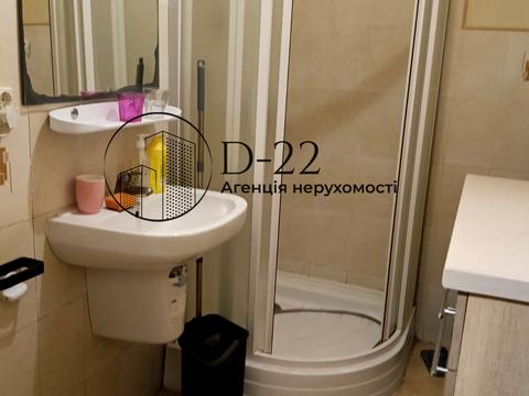 комерційна за адресою Київ, Володимирська вул., 82-А