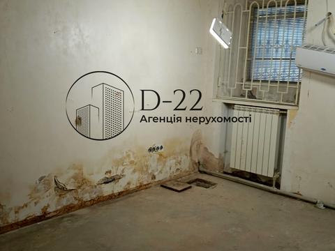 комерційна за адресою Київ, Володимирська вул., 82-А