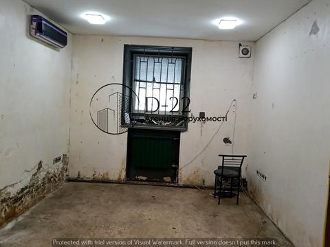 комерційна за адресою Київ, Володимирська вул., 82-А