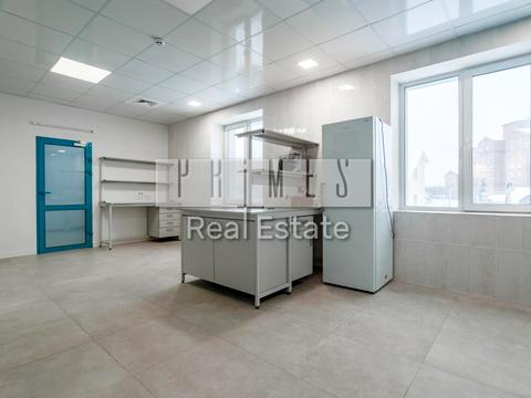 комерційна за адресою Центральна, 1