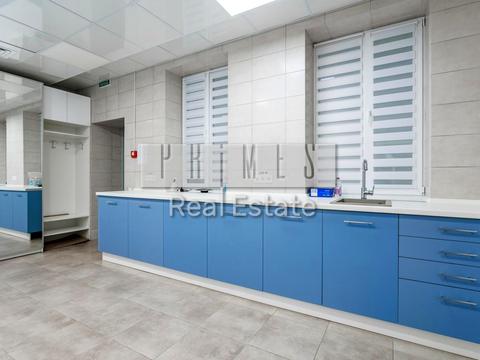 комерційна за адресою Центральна, 1