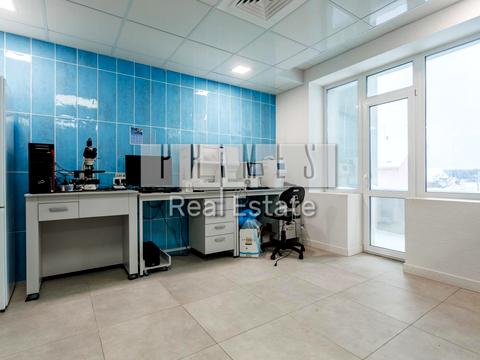 комерційна за адресою Центральна, 1