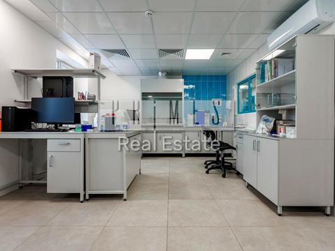 комерційна за адресою Центральна, 1