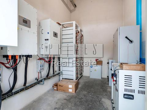 комерційна за адресою Центральна, 1