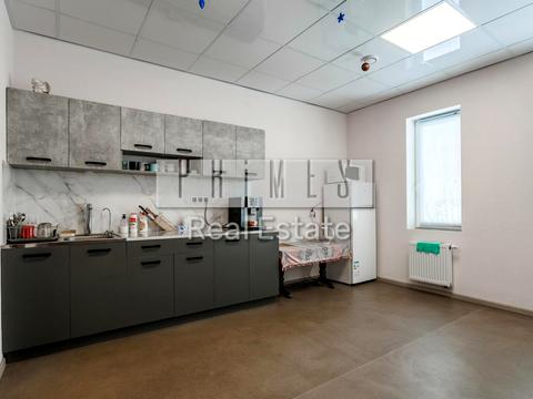 комерційна за адресою Центральна, 1