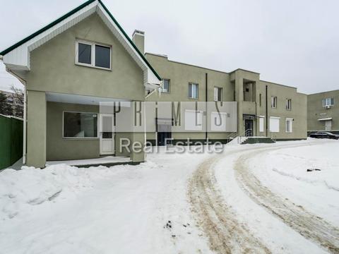 комерційна за адресою Центральна, 1