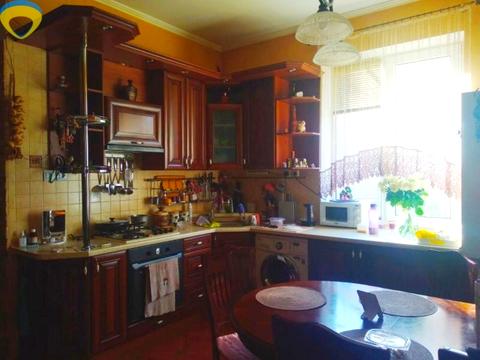 будинок за адресою Бориса Джонсона вул.