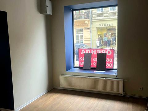 комерційна за адресою Академіка Володимира Гнатюка вул. (), 24