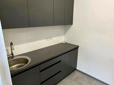 комерційна за адресою Мечникова вул., 10