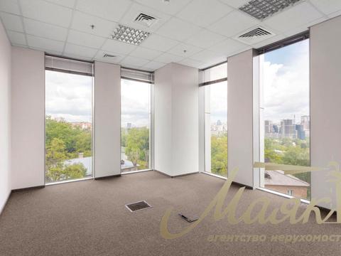 коммерческая по адресу Николая Амосова ул., 12