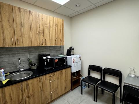 комерційна за адресою Університетська вул., 3/1