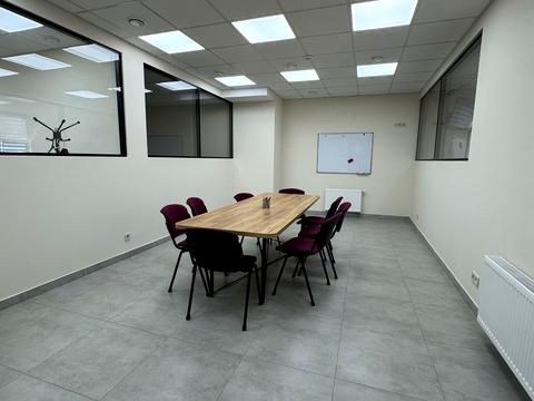 комерційна за адресою Університетська вул., 3/1