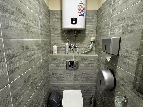 комерційна за адресою Університетська вул., 3/1