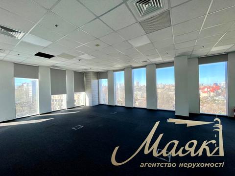 коммерческая по адресу Николая Амосова ул., 12