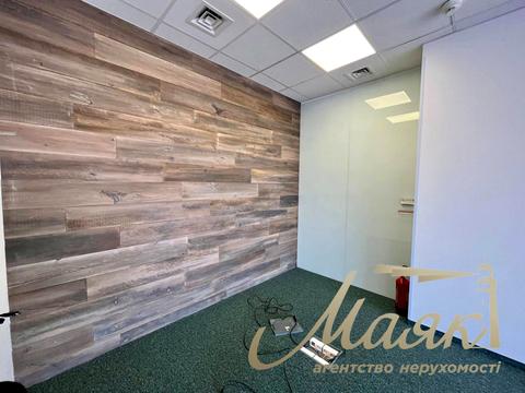 коммерческая по адресу Николая Амосова ул., 12