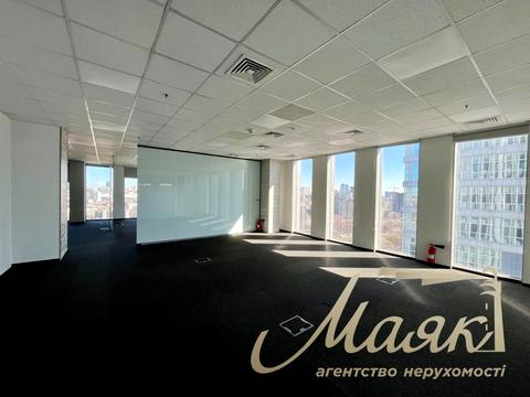 коммерческая по адресу Николая Амосова ул., 12