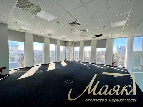 коммерческая по адресу Николая Амосова ул., 12