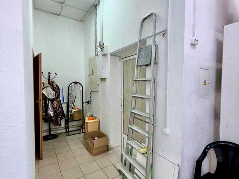 комерційна за адресою Дніпровська вул., 1