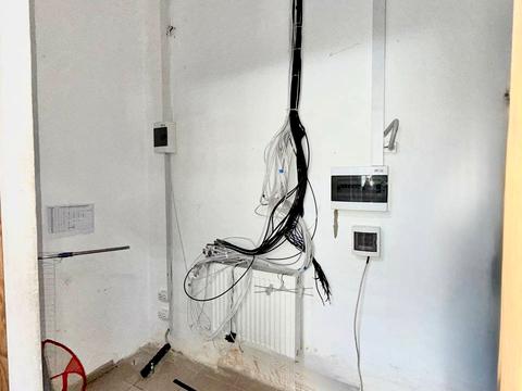 комерційна за адресою Дніпровська вул., 1