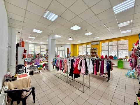 комерційна за адресою Дніпровська вул., 1