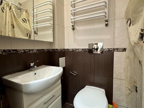 комерційна за адресою Гетьмана Петра Дорошенка вул. (Жовтнева), 35