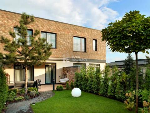 будинок за адресою Центральна, 11